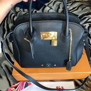 SOLD ‼️‼️‼️ AUTHENTIC LOUIS VUITTON MILLA PM 🖤